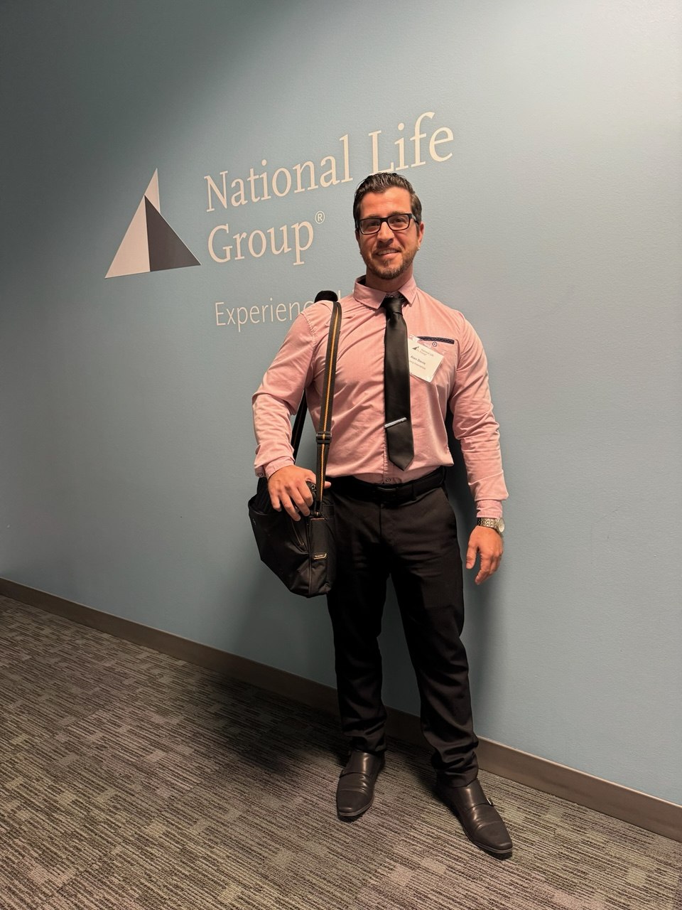 Asesor de Legacy en la pared corporativa de National Life Group
